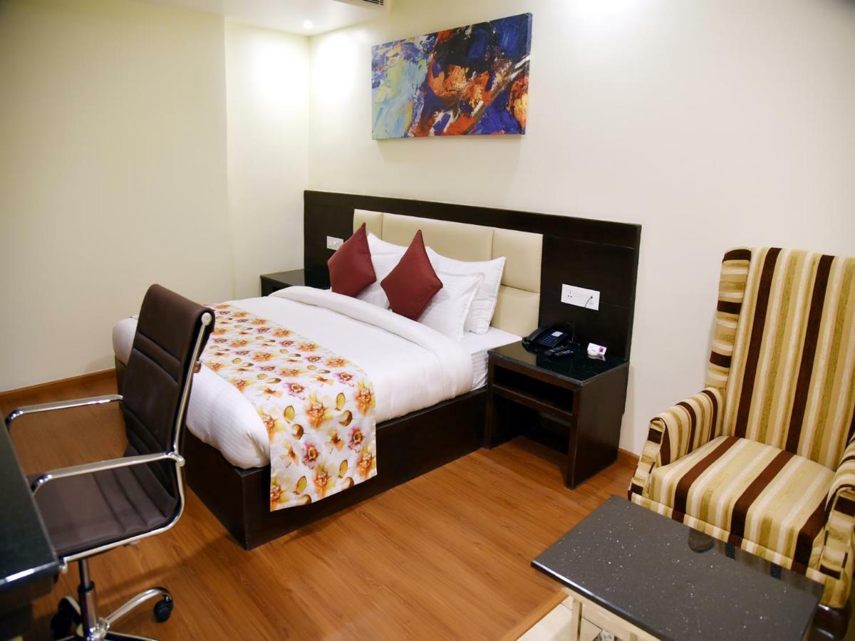 Clarks Inn Suites Katra Exterior photo