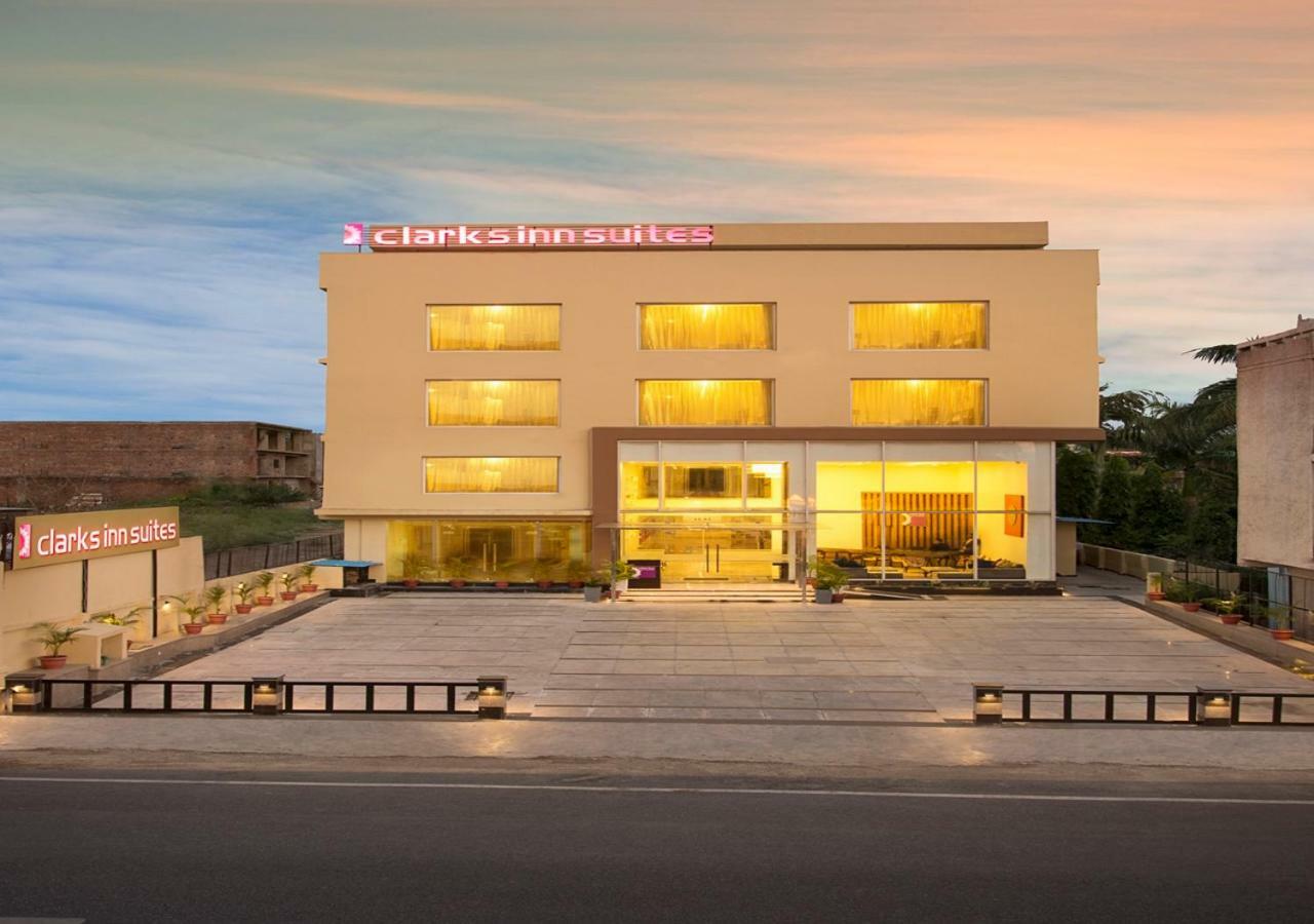 Clarks Inn Suites Katra Exterior photo